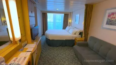 Balcony Cabin (#8628) bed picture #2