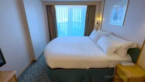 Balcony Cabin (#8628) bed picture #5