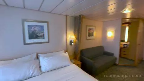 Balcony Cabin (#8628) bed picture #7