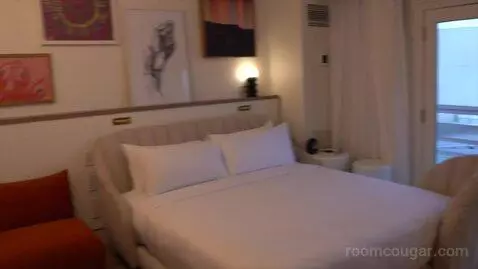 Chamber King (#20437) bed picture #2