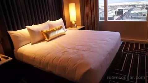 Single King (#2222) bed picture #12