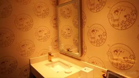 Single King (#2222) bathroom picture #1