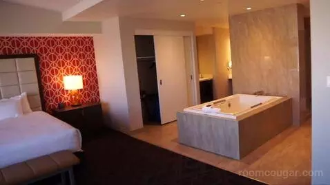 Resort Executive Suite, 1 King (#1997) bed picture #6