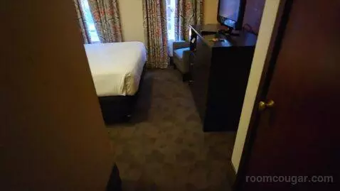 Queen Room (#223) bed picture #3