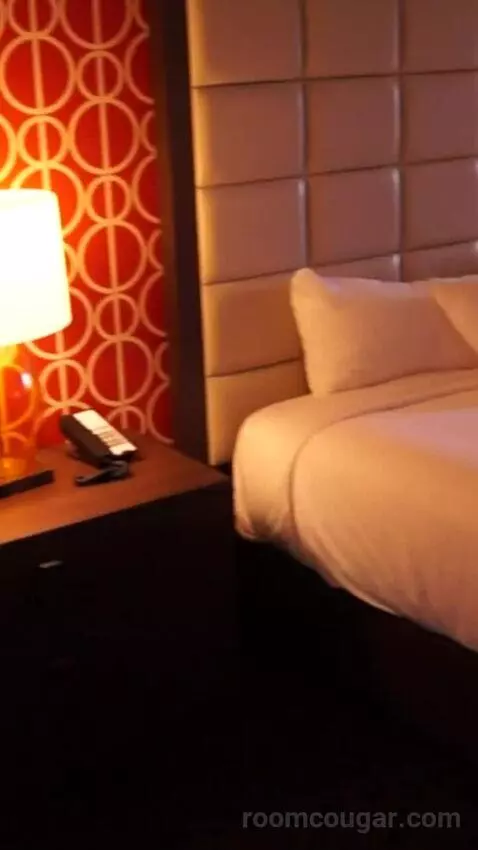 Resort Studio Suite, 1 King (576A) bed picture #3