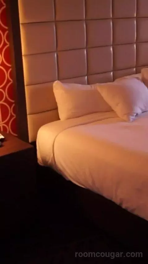 Resort Studio Suite, 1 King (576A) bed picture #5