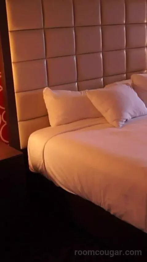 Resort Studio Suite, 1 King (576A) bed picture #7