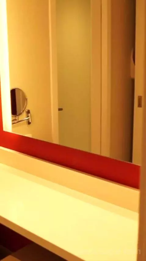 Resort Studio Suite, 1 King (576A) bathroom picture #3