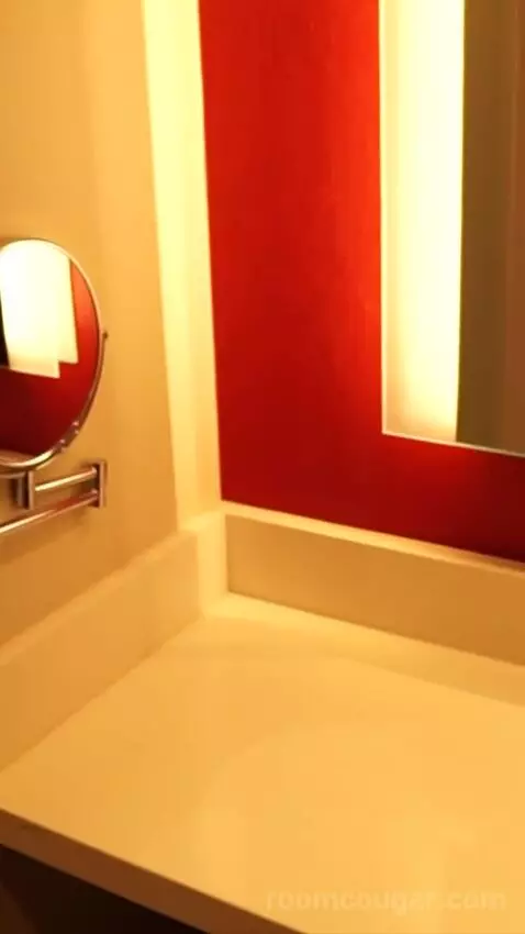 Resort Studio Suite, 1 King (576A) bathroom picture #7