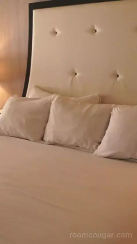 Bordeaux Room King (#573) bed picture #9