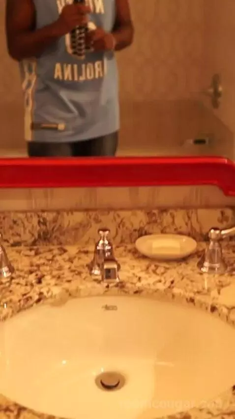 Bordeaux Room King (#573) bathroom picture #12