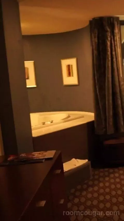 Royal Superior King Room (#19175) bathroom picture #6
