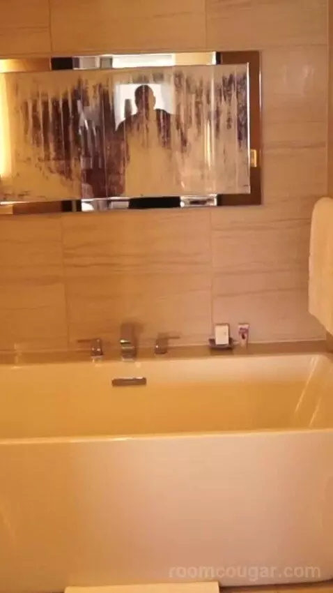 Valley Tower Executive Suite, 1 King Bed (#33014) bathroom picture #8