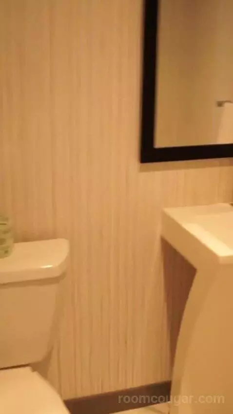 King Suite, Non Smoking - Caesars Suites (#20168) bathroom picture #1
