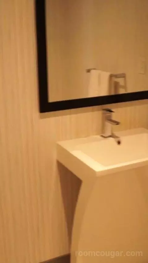 King Suite, Non Smoking - Caesars Suites (#20168) bathroom picture #3