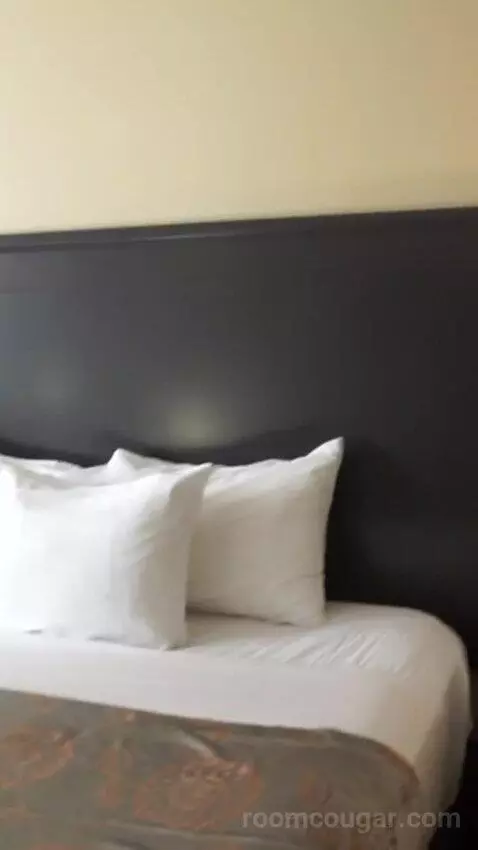Resort Tower King (#16202) bed picture #8
