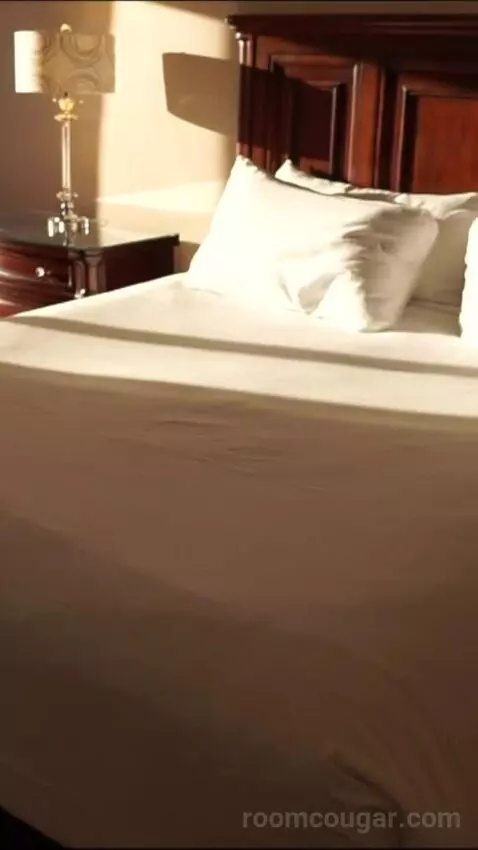 Luxury Suite, 1 King (#27098) bed picture #3