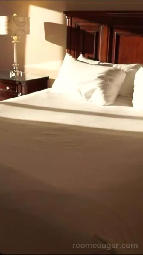 Luxury Suite, 1 King (#27098) bed picture #4
