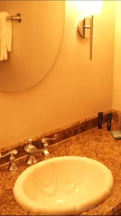 Luxury Suite, 1 King (#27098) bathroom picture #9
