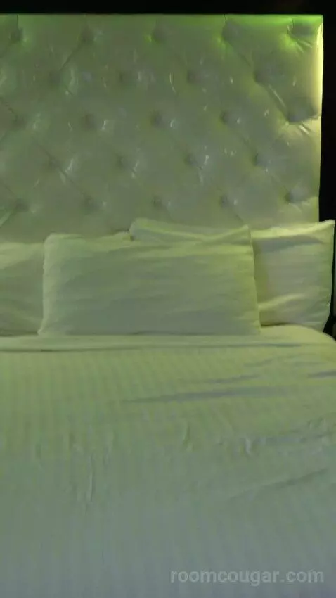Cabana Super Suite (#6202) bed picture #2