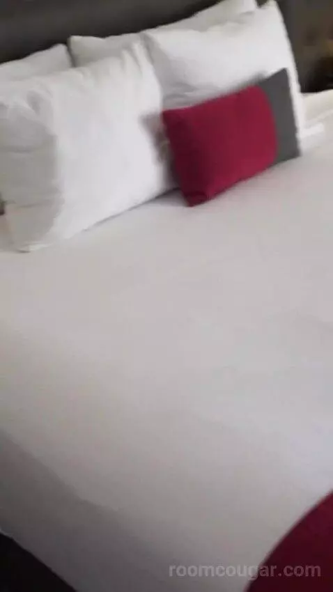 Ultra Hip, King (#1611) bed picture #2