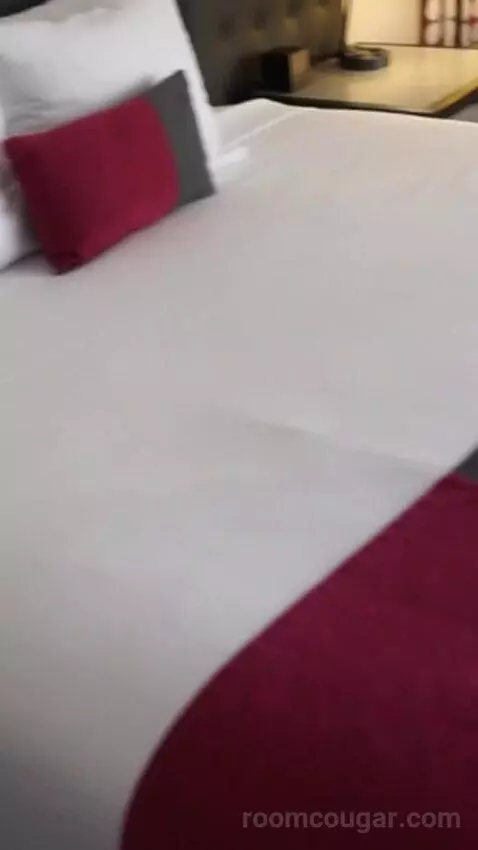 Ultra Hip, King (#1611) bed picture #5
