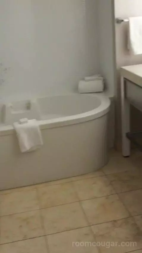 Ultra Hip, King (#1611) bathroom picture #3