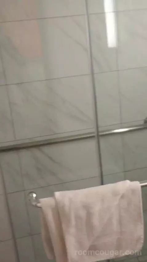 Deluxe King (#803) bathroom picture #3