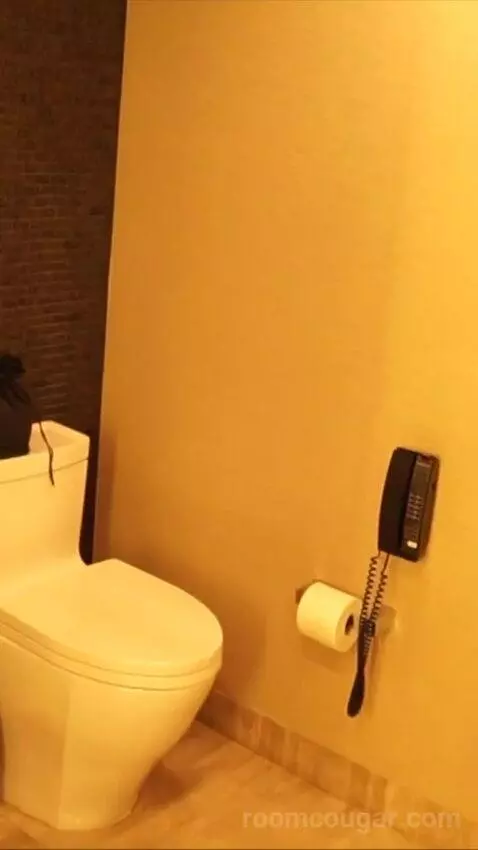 Deluxe Queen Room with Two Queen Beds (#7410) bathroom picture #2