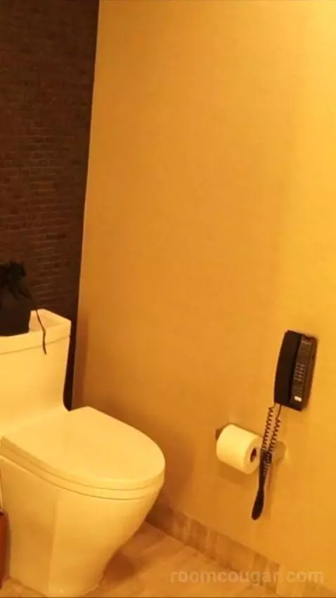 Deluxe Queen Room with Two Queen Beds (#7410) bathroom picture #3
