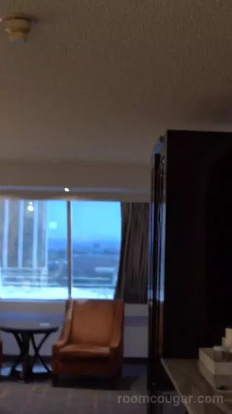 Pyramid Premier Two Queen (#16029) bed picture #1