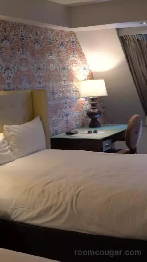 Pyramid Premier Two Queen (#16029) bed picture #8