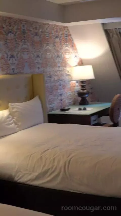 Pyramid Premier Two Queen (#16029) bed picture #9