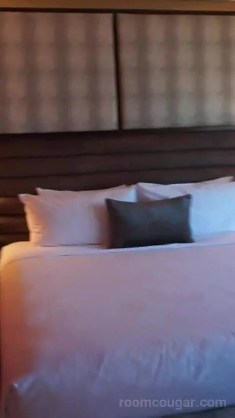 Skyline Terrace Suite (#25426) bed picture #5