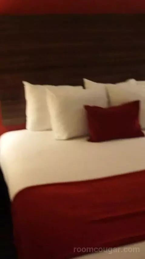 Deluxe King Room (#2628) bed picture #5