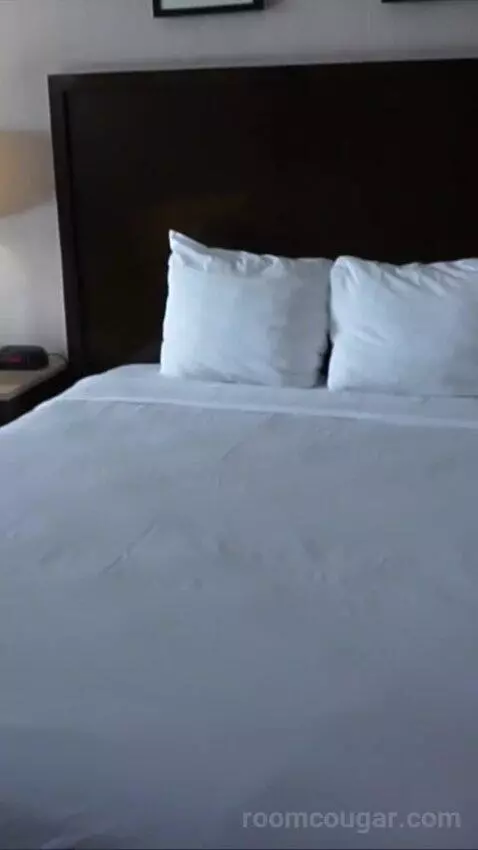 West Tower Double Queen Room (#34827) bed picture #1