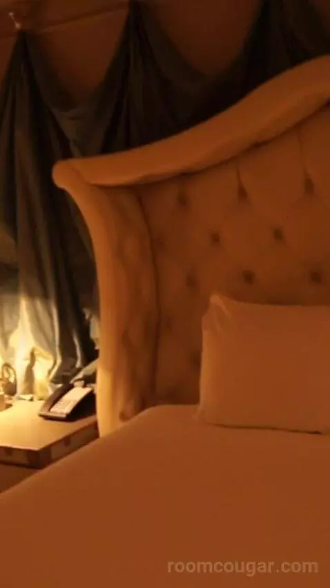 Luxury King Strip View (#858) bed picture #4