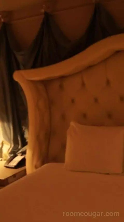 Luxury King Strip View (#858) bed picture #5