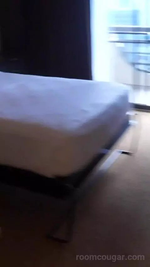 Studio 1 Queen with Balcony (12103A) bed picture #4