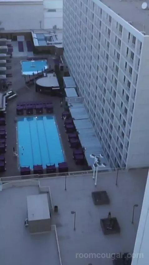 Valley Tower Deluxe Room, 2 Queen Beds, Non-Smoking, Pool View (#21021) view picture #1