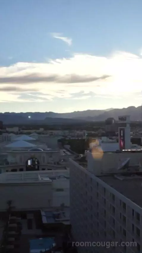 Valley Tower Deluxe Room, 2 Queen Beds, Non-Smoking, Pool View (#21021) view picture #5