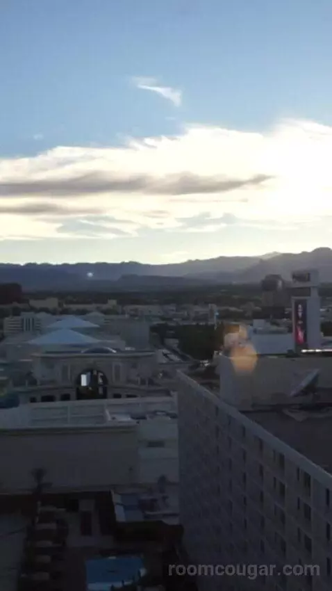 Valley Tower Deluxe Room, 2 Queen Beds, Non-Smoking, Pool View (#21021) view picture #6