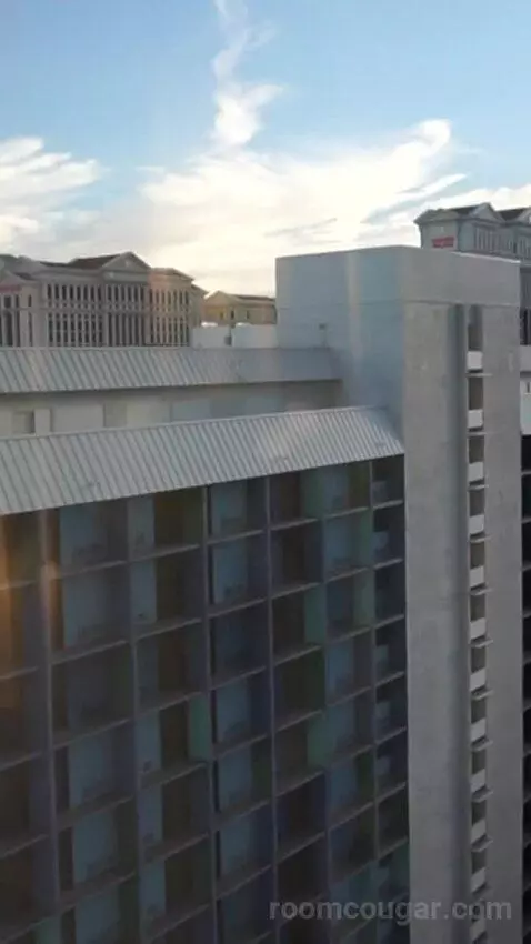 Valley Tower Deluxe Room, 2 Queen Beds, Non-Smoking, Pool View (#21021) view picture #11
