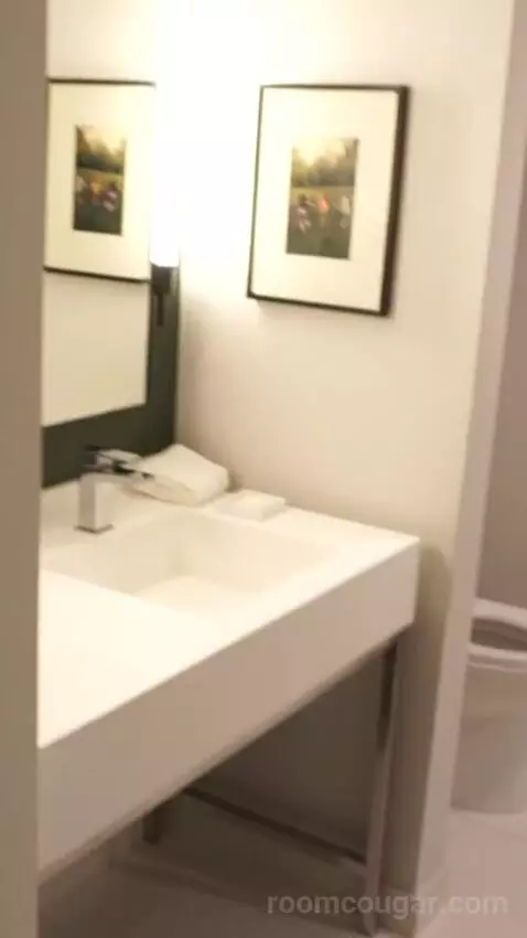 Park Mgm Two Queen (#25309) bathroom picture #1