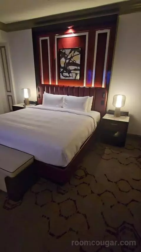 Venetian Newly Remodeled Luxury King Suite (#16525) bed picture #6