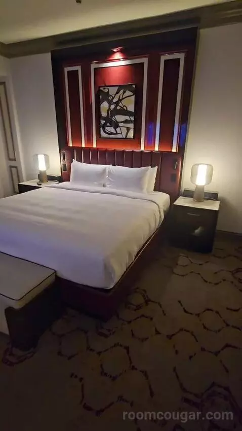 Venetian Newly Remodeled Luxury King Suite (#16525) bed picture #7