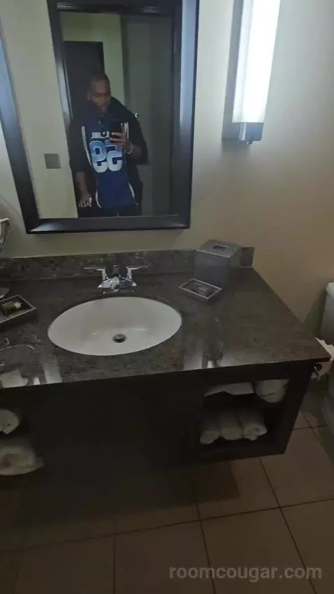 Standard King (#1031) bathroom picture #8