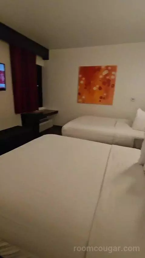 Cactus Tower Classic Room Two Queens (#5027) bed picture #1
