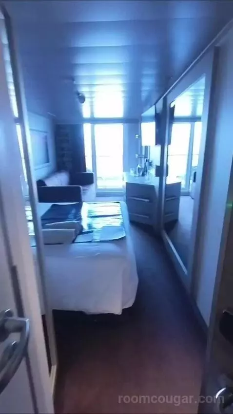 Balcony Cabin (#11104) bed picture #2