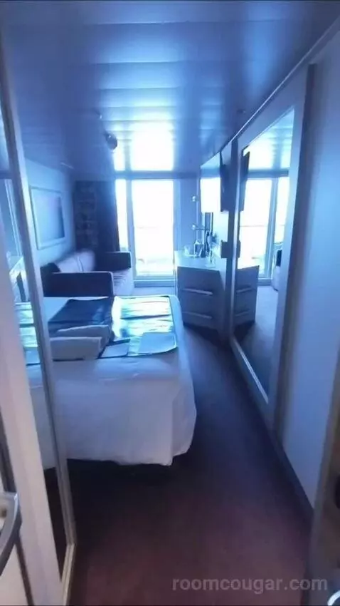 Balcony Cabin (#11104) bed picture #3